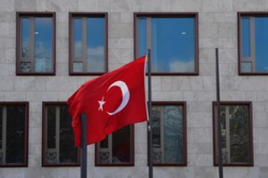 Turkija stabdo operaciją Sirijoje, kol pasitrauks kurdai