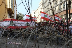 Libane į naujus protestus renkasi šimtai žmonių