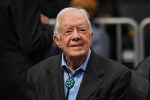 Buvęs JAV prezidentas Jimmy Carteris nesėkmingai pargriuvęs atsidūrė ligoninėje