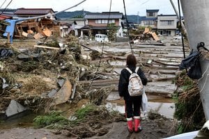 Taifūno nusiaubtoje Japonijoje nuslinkus nuošliaužų žuvo moteris, dar du žmonės dingo