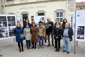 Fotožurnalistikos festivalio „Vilniaus fotografijos ratas“ istorijos ragina nelikti abejingiems