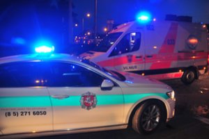 Vilniuje „Peugeot“ partrenkė ir sužalojo moterį
