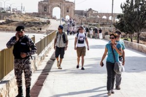 Jordanijoje užpuolikas peiliu sužalojo aštuonis žmones, tarp jų – keturi turistai