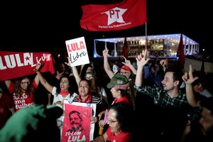 Dėl Brazilijos teismo nutarimo į laisvę gali būti paleistas buvęs prezidentas  L. I. Lula da Silva