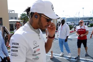 Abu Dabio lenktynių kvalifikacijoje greičiausias – Lewisas Hamiltonas
