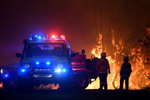 Į šiaurę nuo Sidnėjaus siaučia didžiulis gaisras