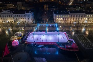 Vilniuje atidaryta ledo čiuožykla po atviru dangumi