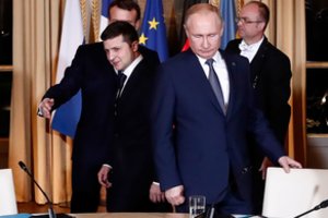 Kremlius: V. Putinas ir V. Zelenskis vis dar nesutaria dėl virtinės klausimų