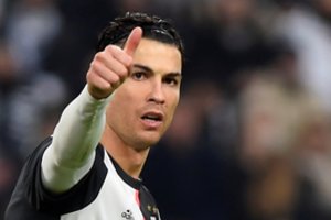 Italijoje čempionate Cristiano Ronaldo tempia Turino „Juventus“ aukštyn