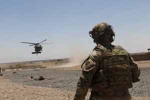 Afganistano šiaurėje susisprogdinus mirtininkui žuvo šeši kariai