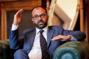 Dėl finansavimo trūkumo atsistatydino Italijos švietimo ministras