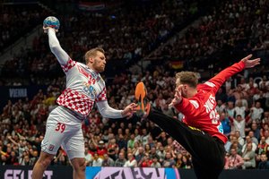 Kroatijos rankininkai laimėjo Europos čempionato puošmena tapusį mūšį