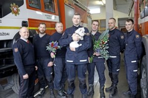 Ugniagesių profesionalumas išgelbėjo ir namus, ir šunytę