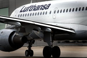 Dėl koronaviruso „Lufthansa“ atšaukia visus skrydžius į Kiniją