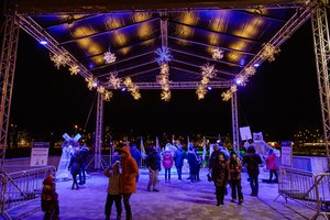 Lietuviai plūsta į Latviją – prasidėjęs ledo skulptūrų festivalis užburia