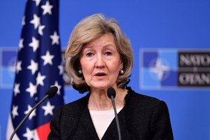 JAV ambasadorė: NATO planas Irakui galėtų patikti D. Trumpui