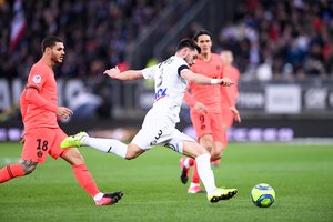 Prancūzijoje  „Paris Saint Germain“ panaikino trijų įvarčių deficitą, bet tenkinosi tik lygiosiomis