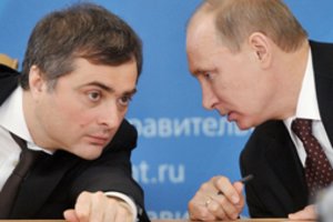Rusijos prezidentas V. Putinas oficialiai atleido savo padėjėją V. Surkovą