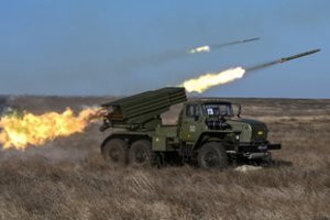 Rusija pristatė naujas raketines sistemas „Grad“. Lietuvos karys nurodė vieną jų trūkumą