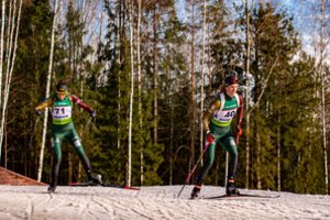 Viltys žlugo ištižusiame sniege: Europos čempionate biatlonininkų estafetė užėmė 13 vietą
