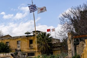 JT nerimauja dėl sprendimo dėl viruso uždaryti perėjas Kipro buferinėje zonoje