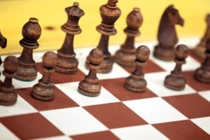 Šachmatų pretendentų turnyre pirmauja Rusijos didmeistris