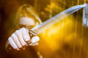Girta moteris Ukmergėje peiliu sužalojo kitą moterį