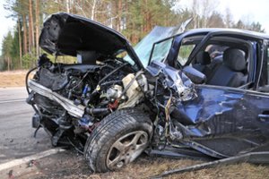 Šalčininkų rajone – didelė avarija: susidūrė automobiliai, gali būti prispaustų žmonių