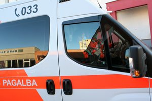 Vilniuje – kova dėl vairuotojo gyvybės: medikams galiausiai pavyko jį atgaivinti