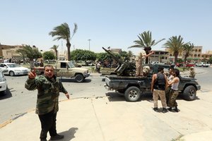 Žiniasklaida: Tripolio pajėgos atakuoja Kh. Haftaro pozicijas prie Sirto uostamiesčio