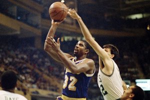 Lygiai prieš 35-erius metus: daugiau nei pusę amžiaus lauktas „Lakers“ kerštas NBA finale