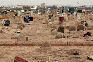 Sudane rastas 1998-aisiais nužudytų šauktinių bendras kapas