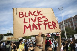 Garsus JAV prekės ženklas dėl protestų prieš rasizmą pakeis logotipą, kuriame – juodaodis
