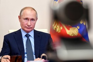 V. Putinas neatmeta galimybės vėl balotiruotis į Rusijos prezidentus