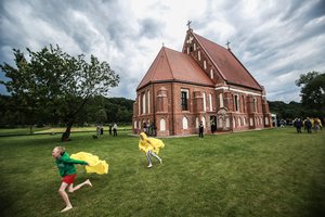 Valstybės dieną pakaunėje pristatytos atnaujintos Zapyškio bažnyčios erdvės