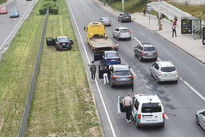 Trijų automobilių susidūrimas Vilniuje: žmonėms prireikė medikų pagalbos