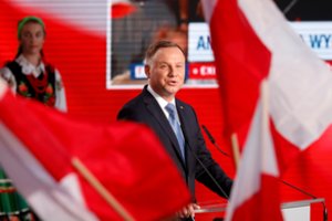 Nors Lenkijos prezidento rinkimų nugalėtojas išlieka neaiškus, A. Duda suskubo skelbti pergalę