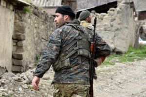Azerbaidžano ir Armėnijos pasienyje atsinaujinus kautynėms žuvo keturi kariai