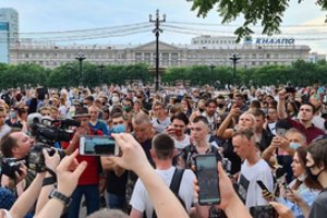 Kremlius bando raminti gubernatoriaus suėmimo sukeltus protestus