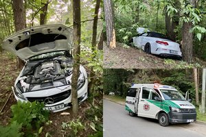 Po avarijos Vilniuje prabangų „Mercedes-Benz“ kabrioletą gali tekti išmesti