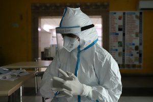 Koronavirusas suskaldė pasaulį: kol vienos šalys atsigauna, kitos – smenga į prarają
