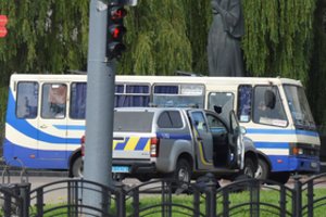 Ukrainoje užgrobtame autobuse buvę visi įkaitai paleisti, užpuolikas suimtas