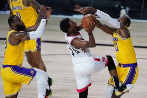 NBA čempionai „Raptors“ dar sykį patiesė grėsmingą L. Jameso kompaniją