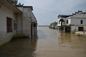 Purvo nuošliaužos ir potvyniai Pietų Korėjoje pasiglemžė mažiausiai 30 gyvybių