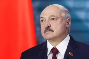 A. Lukašenka nerimsta: aiškinasi, kas užkrėtė jį koronavirusu