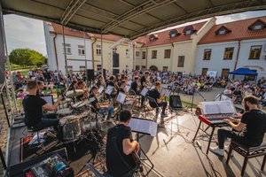 „Broma Jazz“ premjeros: nuo 40 atlikėjų subūrusio projekto iki Lietuvos jaunimo orkestro 
