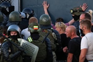 Baltarusijoje sulaikyta per 1 000 demonstrantų, sužeistas 51 protestuotojas