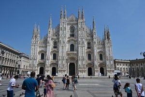 Milano katedroje peiliu ginkluotas vyras buvo trumpam paėmęs įkaitu apsaugininką