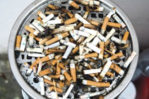 Vyriausybė siūlo kovoti su nelegalia cigarečių gamyba