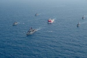Graikija padėkojo Prancūzijoje už pažadą sustiprinti pajėgas Viduržemio jūros rytuose
